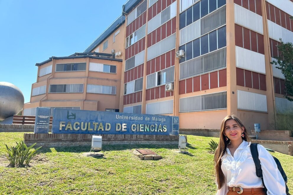 Miriam Flores, investigadora del IIGHI-CONICET, fue una de las becarias que pudo hacer una estancia corta en la Facultad de Ciencias de la Universidad de Málaga (España).